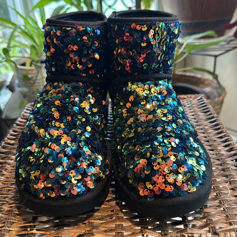 UGG classic mini stellar sequin‎ black sparkling boots size 5